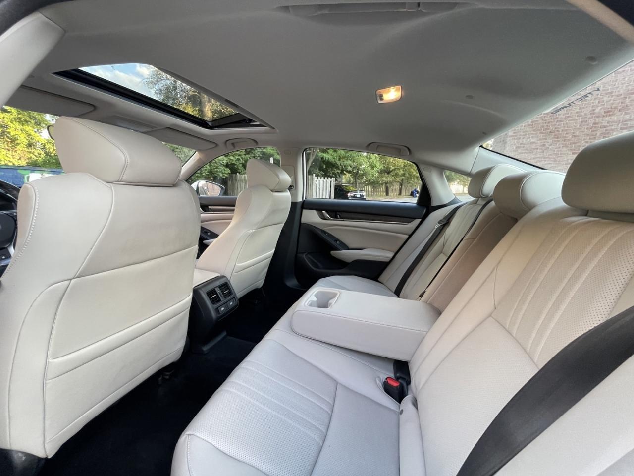 2019 Honda Accord TOURING Pearl White   FULLY LOADED   Leather   Ven Photo
