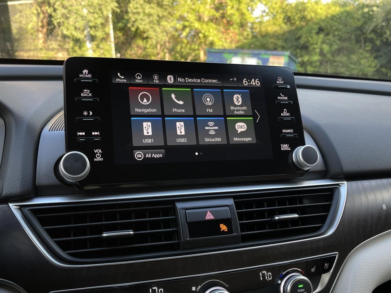 2019 Honda Accord TOURING Pearl White   FULLY LOADED   Leather   Ven Photo