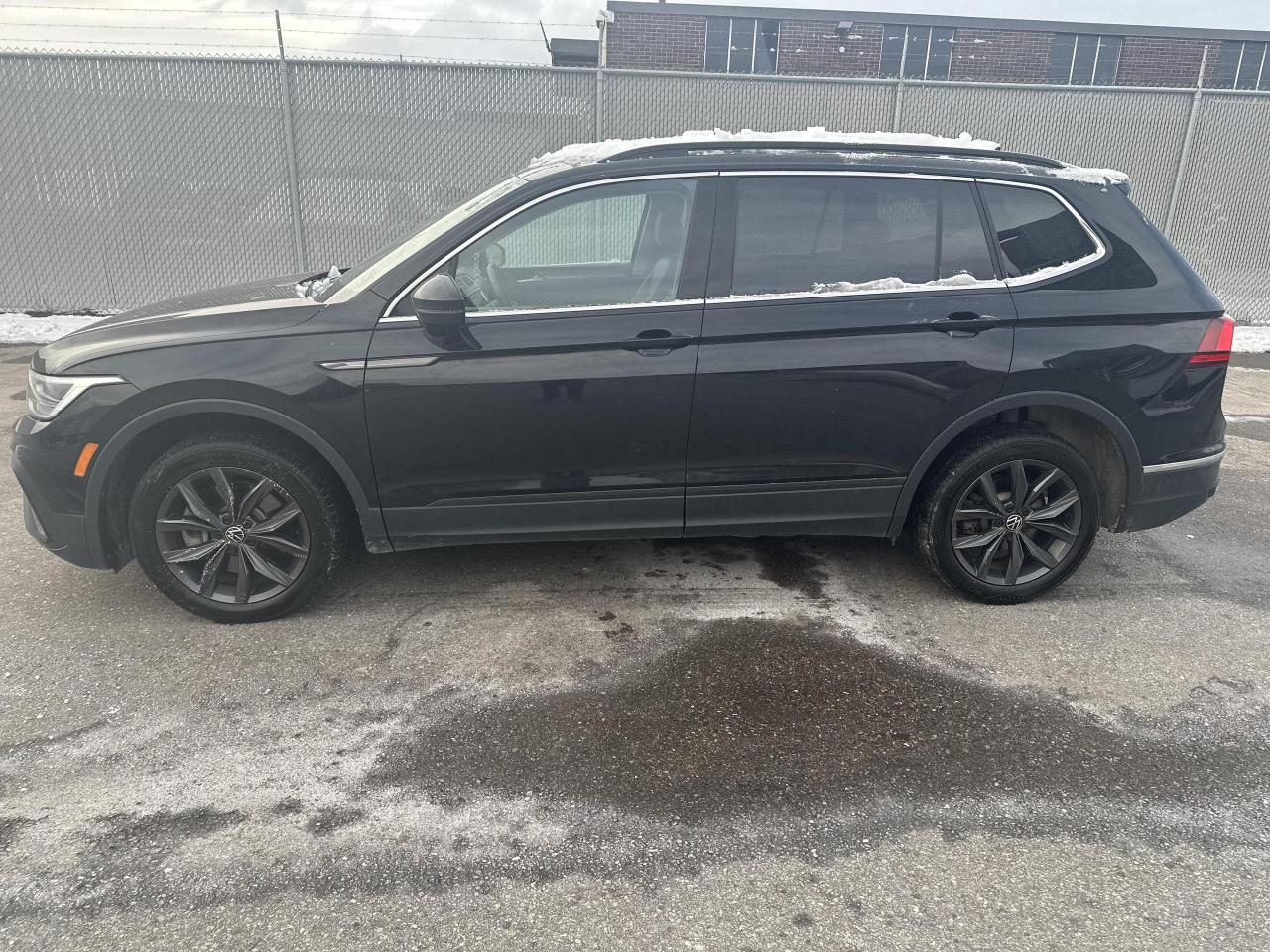 2024 Volkswagen Tiguan Comfortline 4MOTION, SUN ROOF, LEATHER INT, ALLOYS Photo