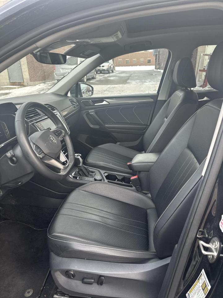 2024 Volkswagen Tiguan Comfortline 4MOTION, SUN ROOF, LEATHER INT, ALLOYS Photo