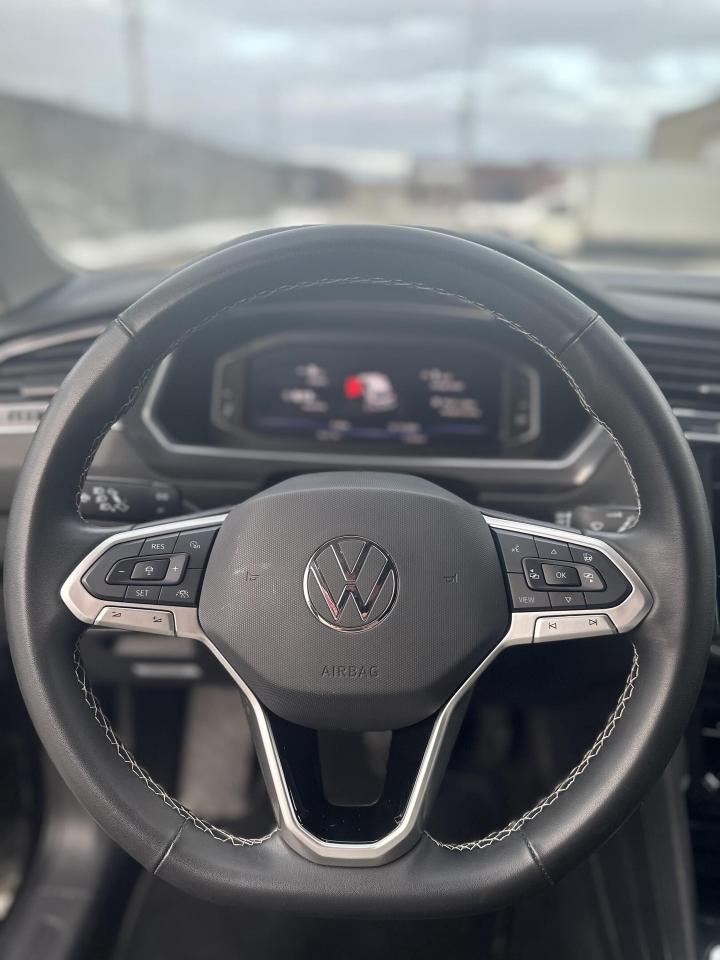 2024 Volkswagen Tiguan Comfortline 4MOTION, SUN ROOF, LEATHER INT, ALLOYS Photo