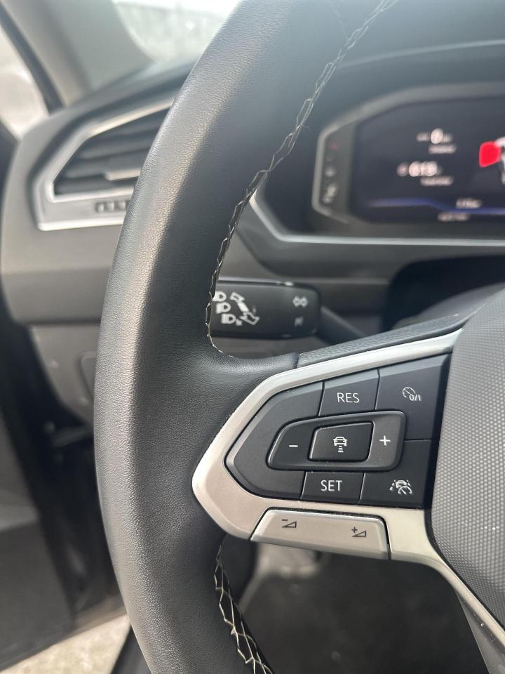 2024 Volkswagen Tiguan Comfortline 4MOTION, SUN ROOF, LEATHER INT, ALLOYS Photo