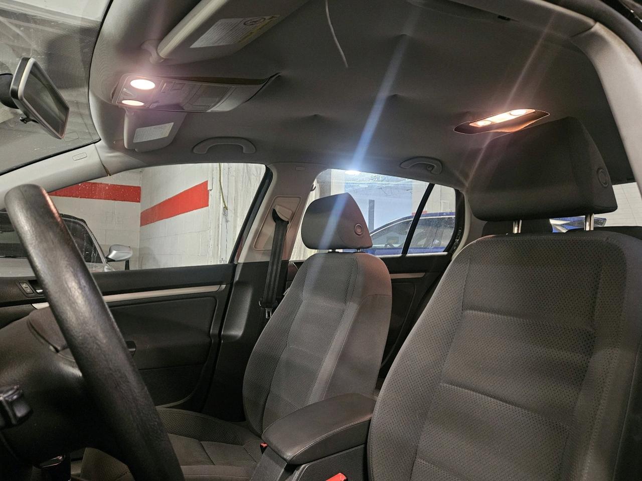 2009 Volkswagen Rabbit 5dr HB Auto Trendline Photo