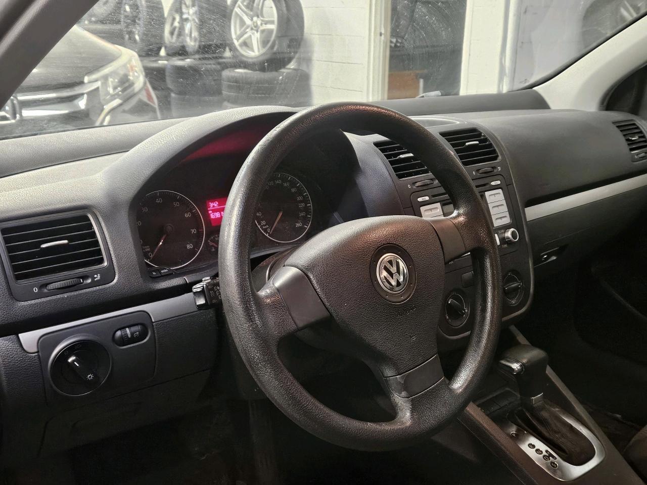2009 Volkswagen Rabbit 5dr HB Auto Trendline Photo