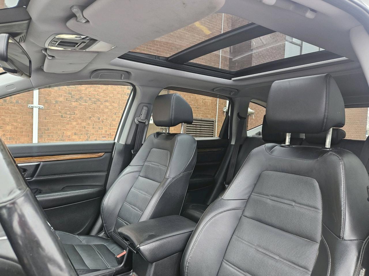 2019 Honda CR-V Touring AWD, ACCIDENT FREE, NAV, LEATHER, CAMERA, Photo