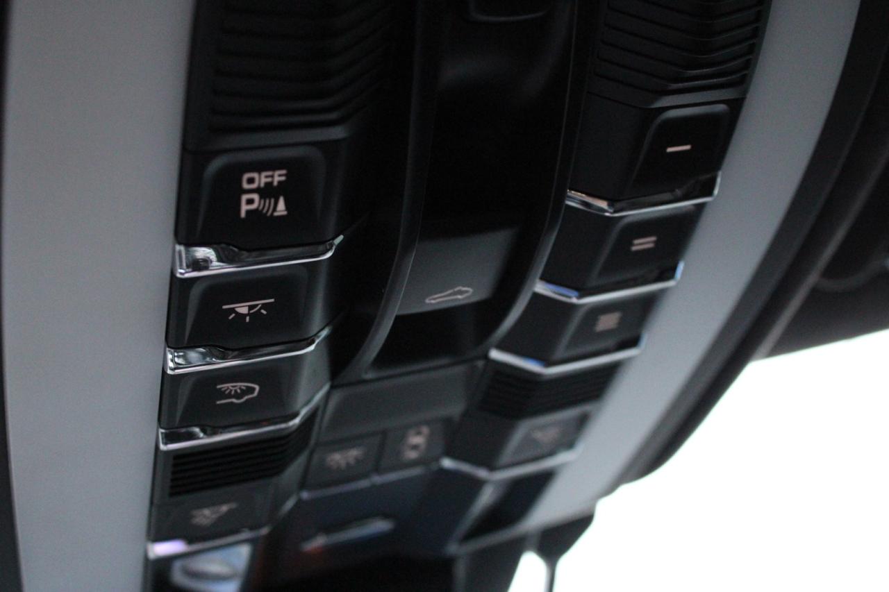 2018 Porsche Macan Turbo   No Accident   Loaded   Safety Certified Photo