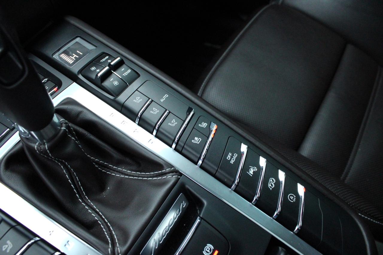 2018 Porsche Macan Turbo   No Accident   Loaded   Safety Certified Photo