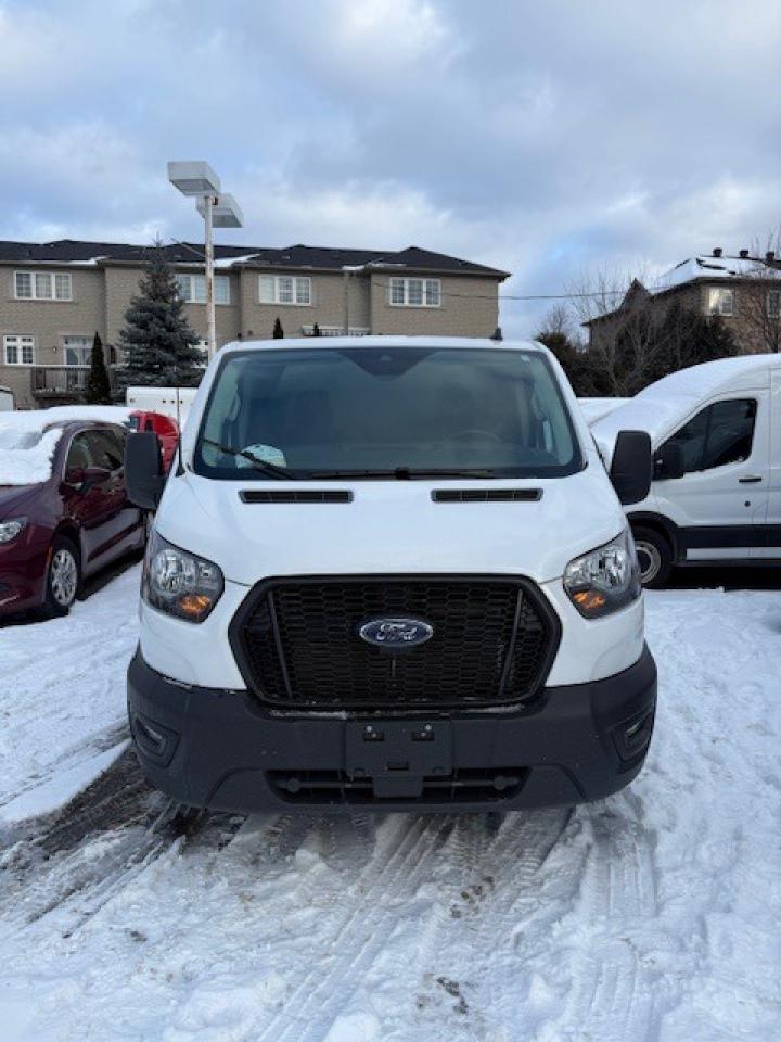 2023 Ford Transit Cargo Van only 25,000 Kms from new. Photo2