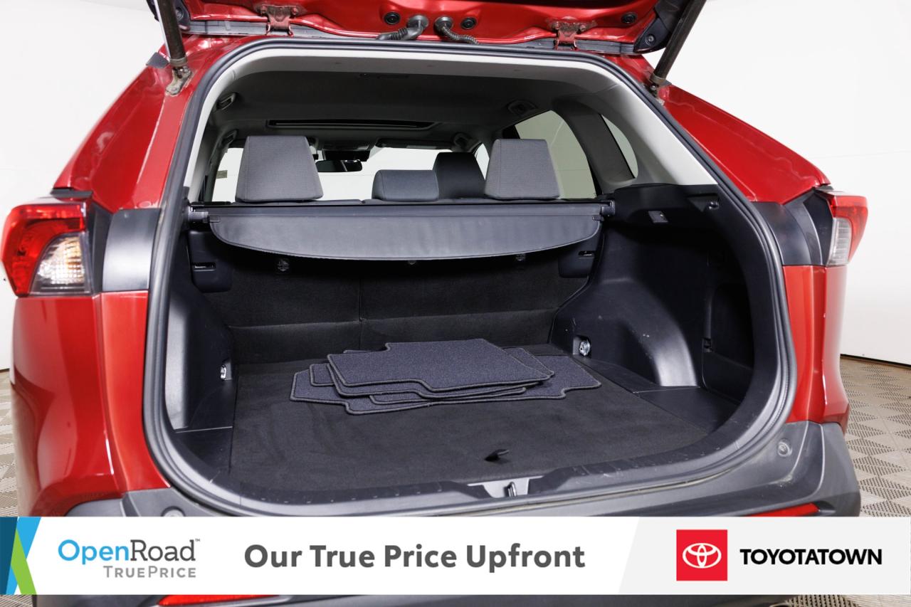 2020 Toyota RAV4 XLE! ACCIDENT FREE! ELIGIBLE FOR OPEN ROAD LEASING Photo