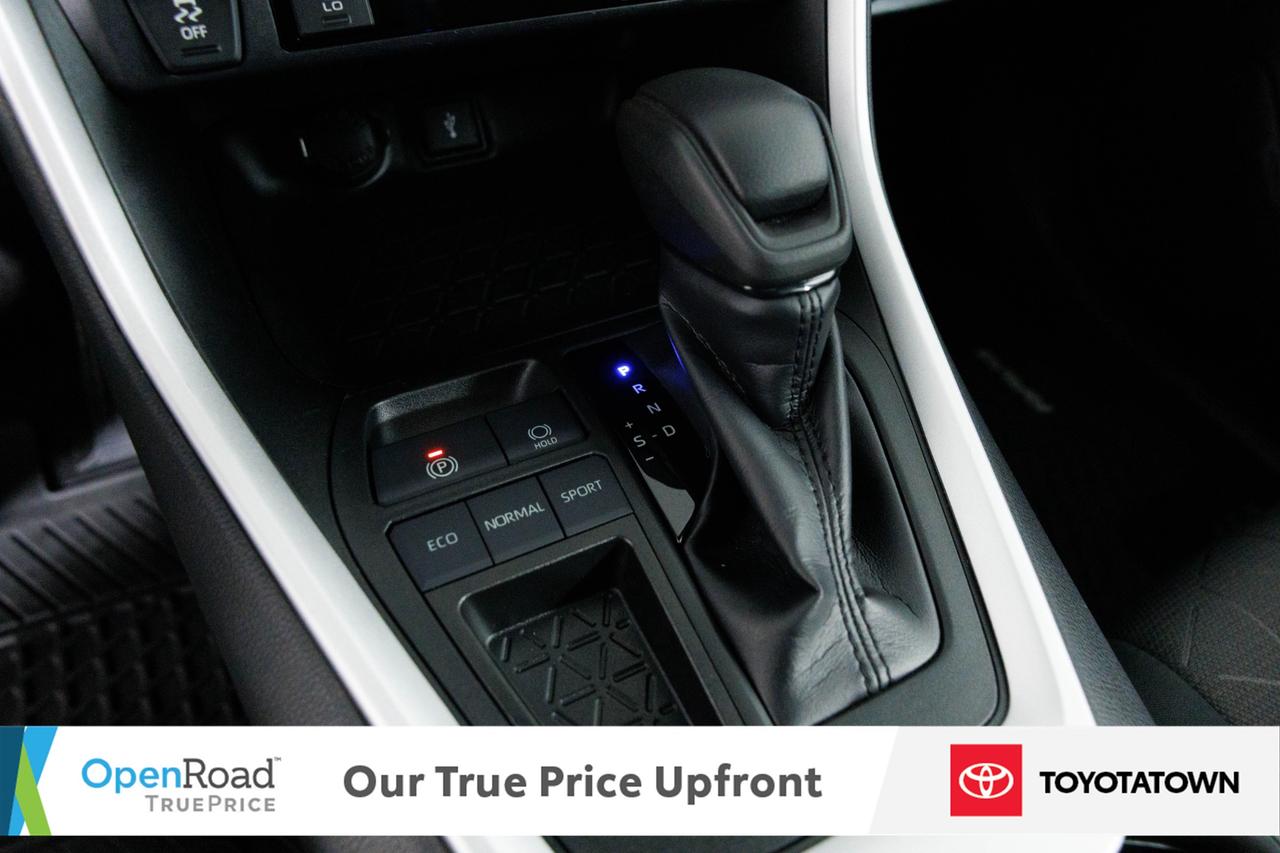 2020 Toyota RAV4 XLE! ACCIDENT FREE! ELIGIBLE FOR OPEN ROAD LEASING Photo