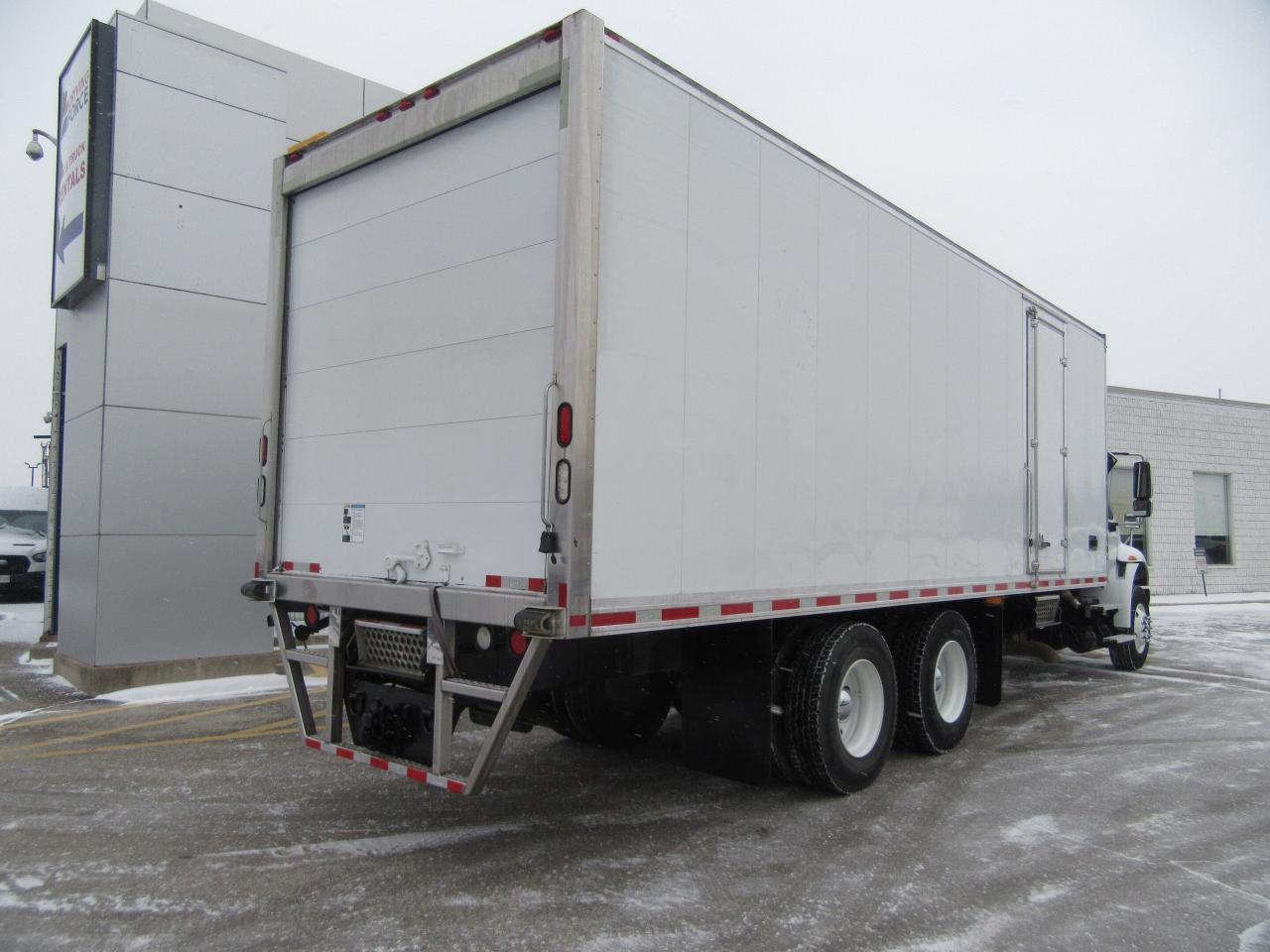 2018 International 4400 DIESEL TANDEM AXLE 26FT INSULATED MUD TRUCK Photo