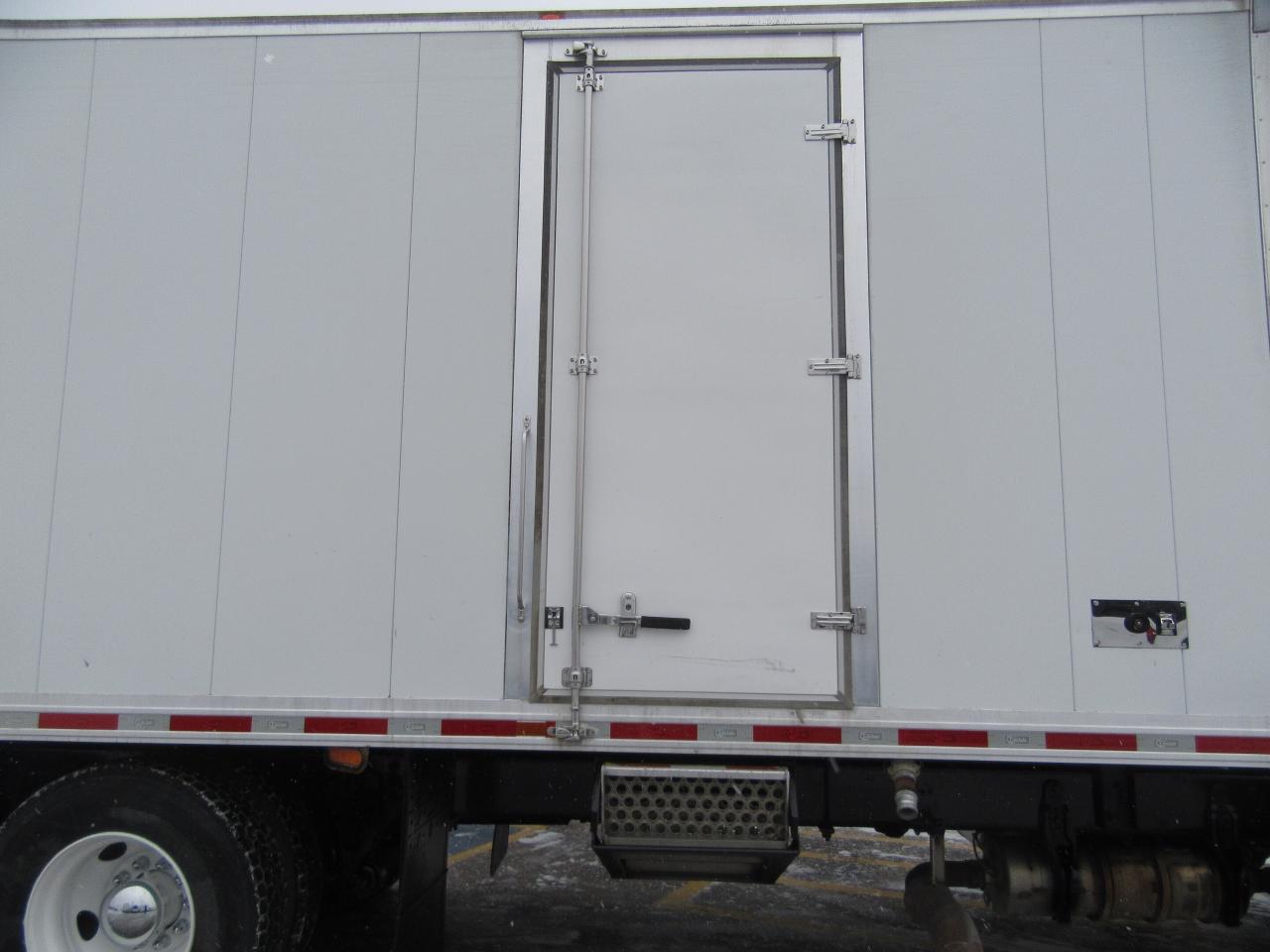 2018 International 4400 DIESEL TANDEM AXLE 26FT INSULATED MUD TRUCK Photo2