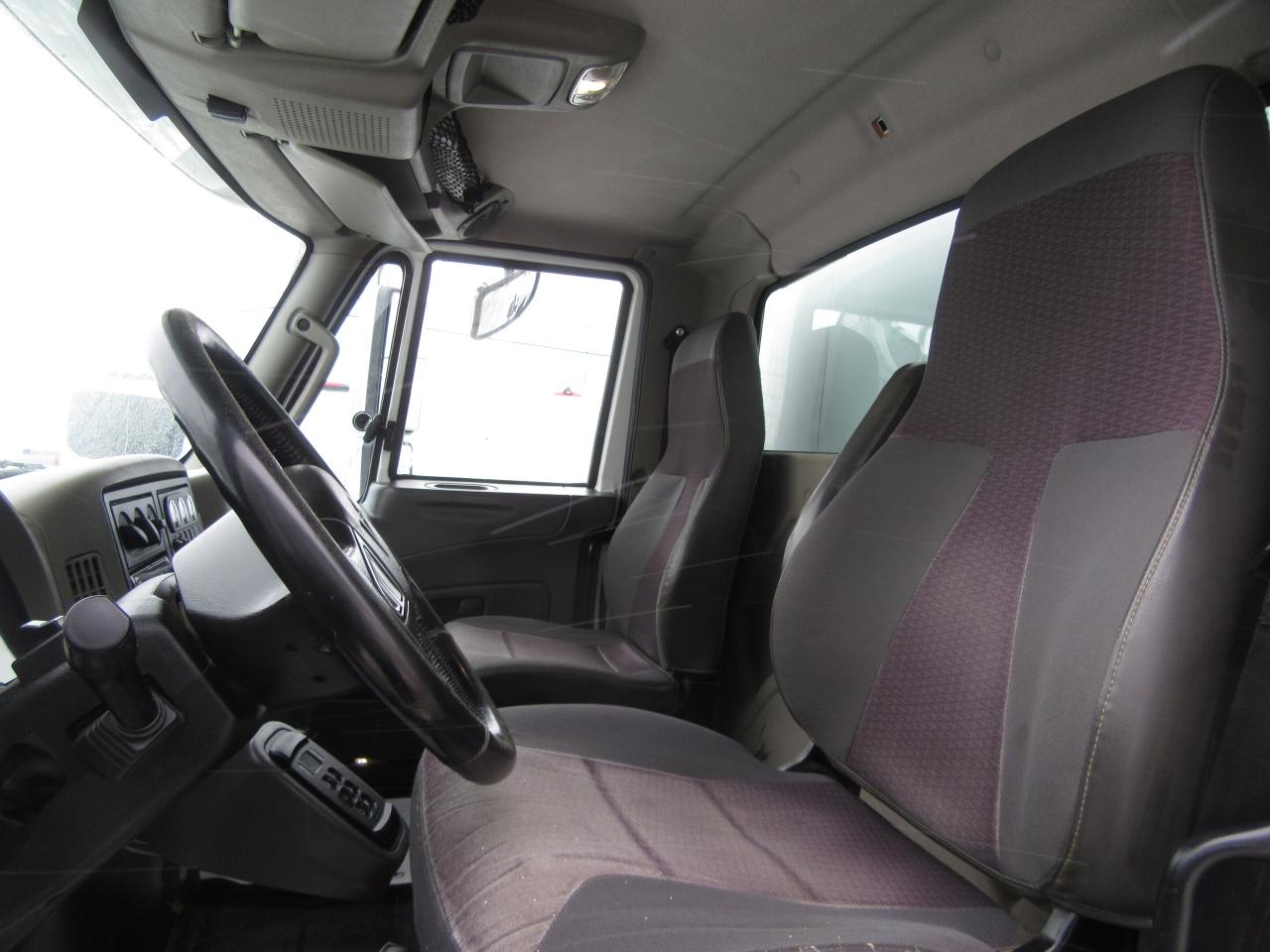 2018 International 4400 DIESEL TANDEM AXLE 26FT INSULATED MUD TRUCK Photo