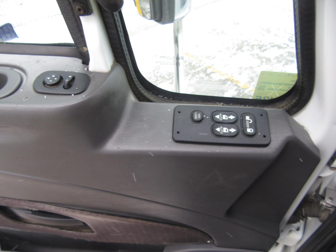 2018 International 4400 DIESEL TANDEM AXLE 26FT INSULATED MUD TRUCK Photo