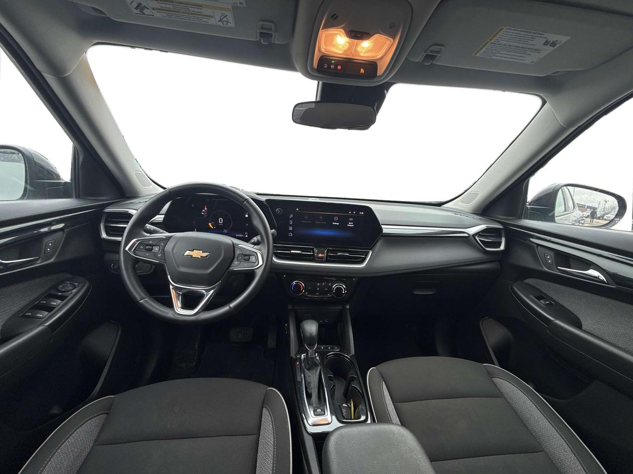 2024 Chevrolet TrailBlazer AWD  REMOTE START LOADED WE FINANCE ALL CREDT Photo