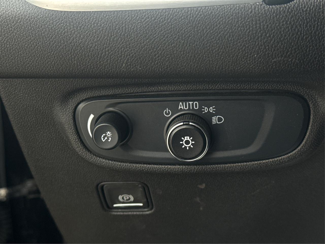 2024 GMC Terrain AWD HEATED SEATS REMOTE START WE FINANCE ALL CREDT Photo