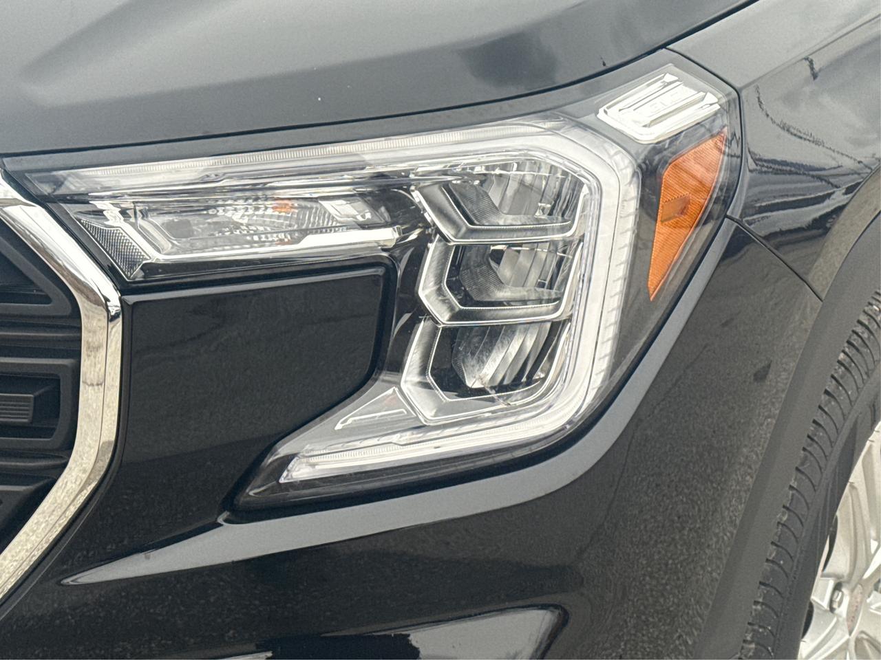 2024 GMC Terrain AWD HEATED SEATS REMOTE START WE FINANCE ALL CREDT Photo