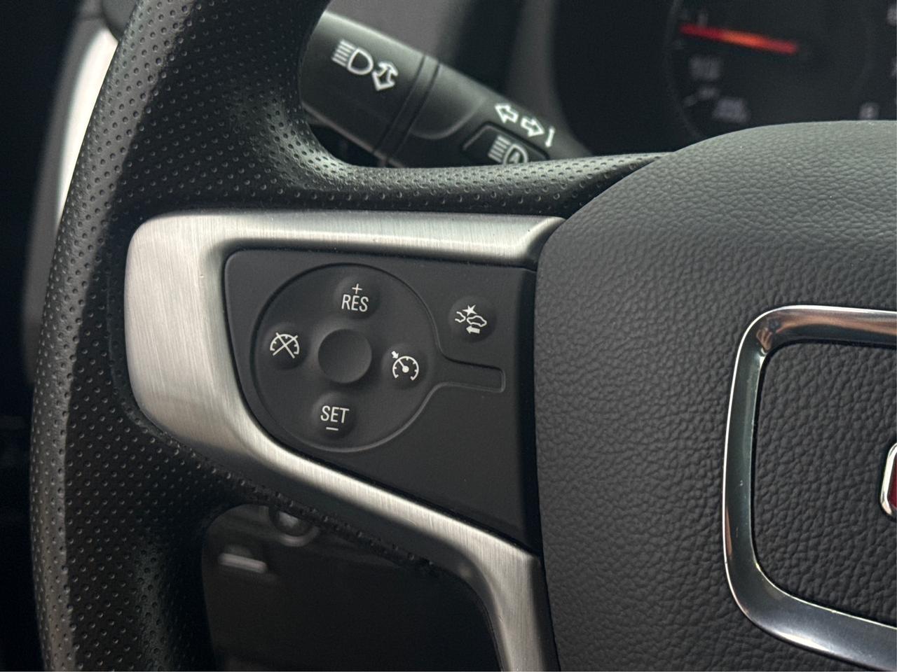 2024 GMC Terrain AWD HEATED SEATS REMOTE START WE FINANCE ALL CREDT Photo