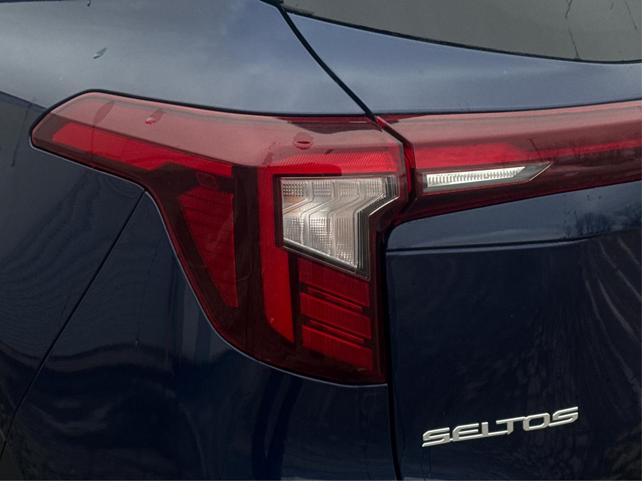 2024 Kia Seltos AWD SUNROOF HEATED SEATS! WE FINANCE ALL CREDIT Photo