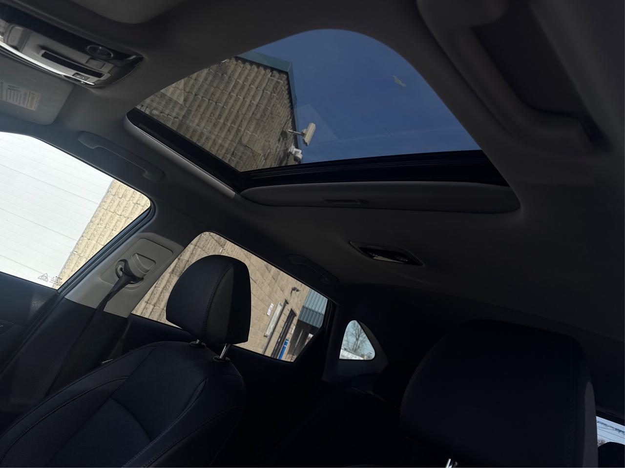 2024 Kia Seltos AWD SUNROOF HEATED SEATS! WE FINANCE ALL CREDIT Photo