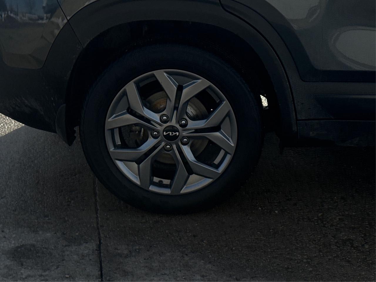 2024 Kia Seltos AWD SUNROOF HEATED SEATS! WE FINANCE ALL CREDIT Photo