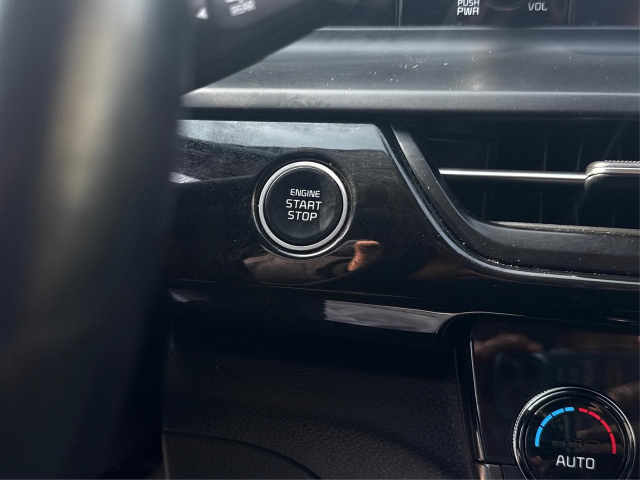 2024 Kia Seltos AWD SUNROOF HEATED SEATS! WE FINANCE ALL CREDIT Photo