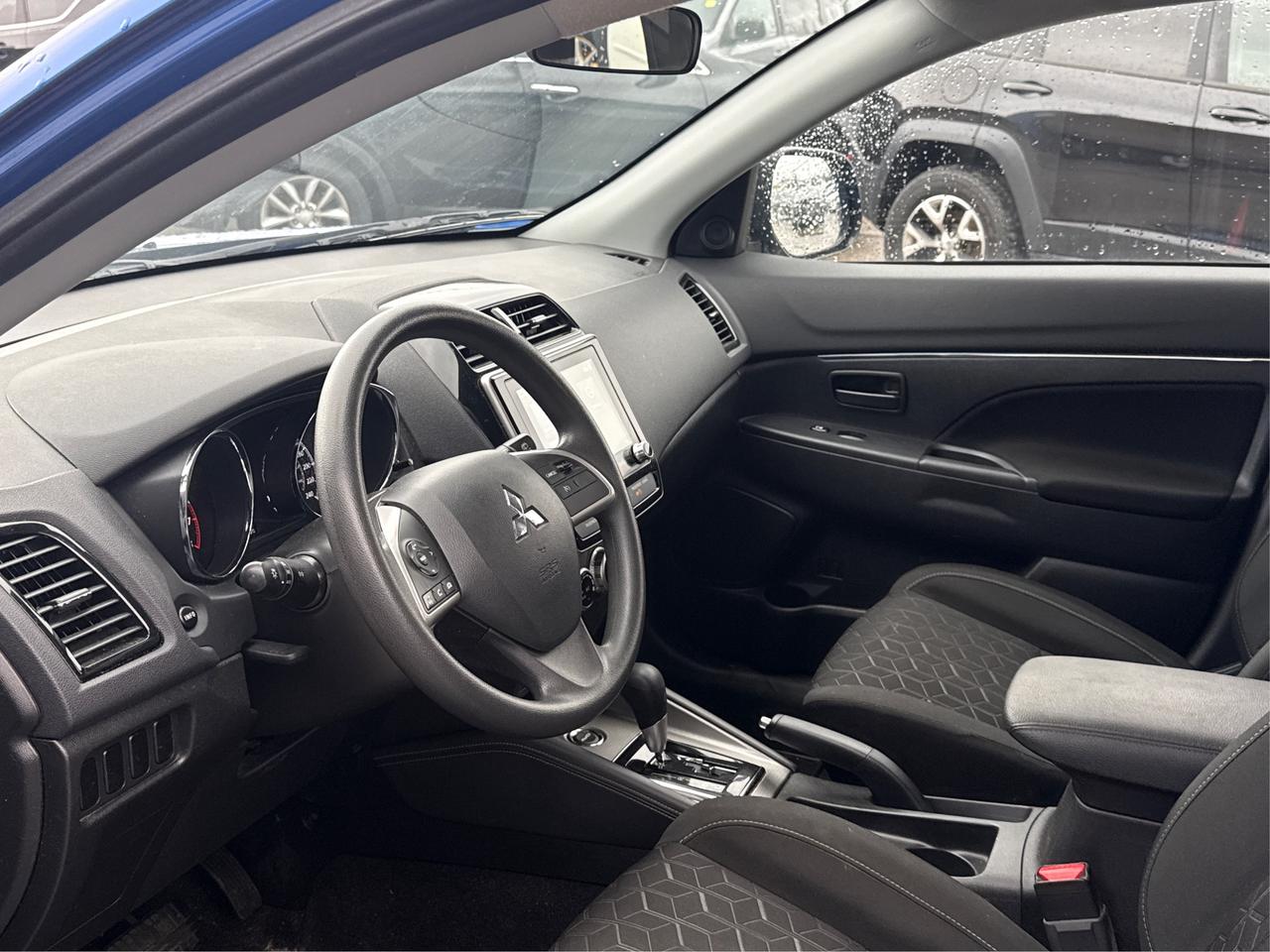 2024 Mitsubishi RVR AWD HEATED SEATS MINT WE FINANCE ALL CREDIT! Photo