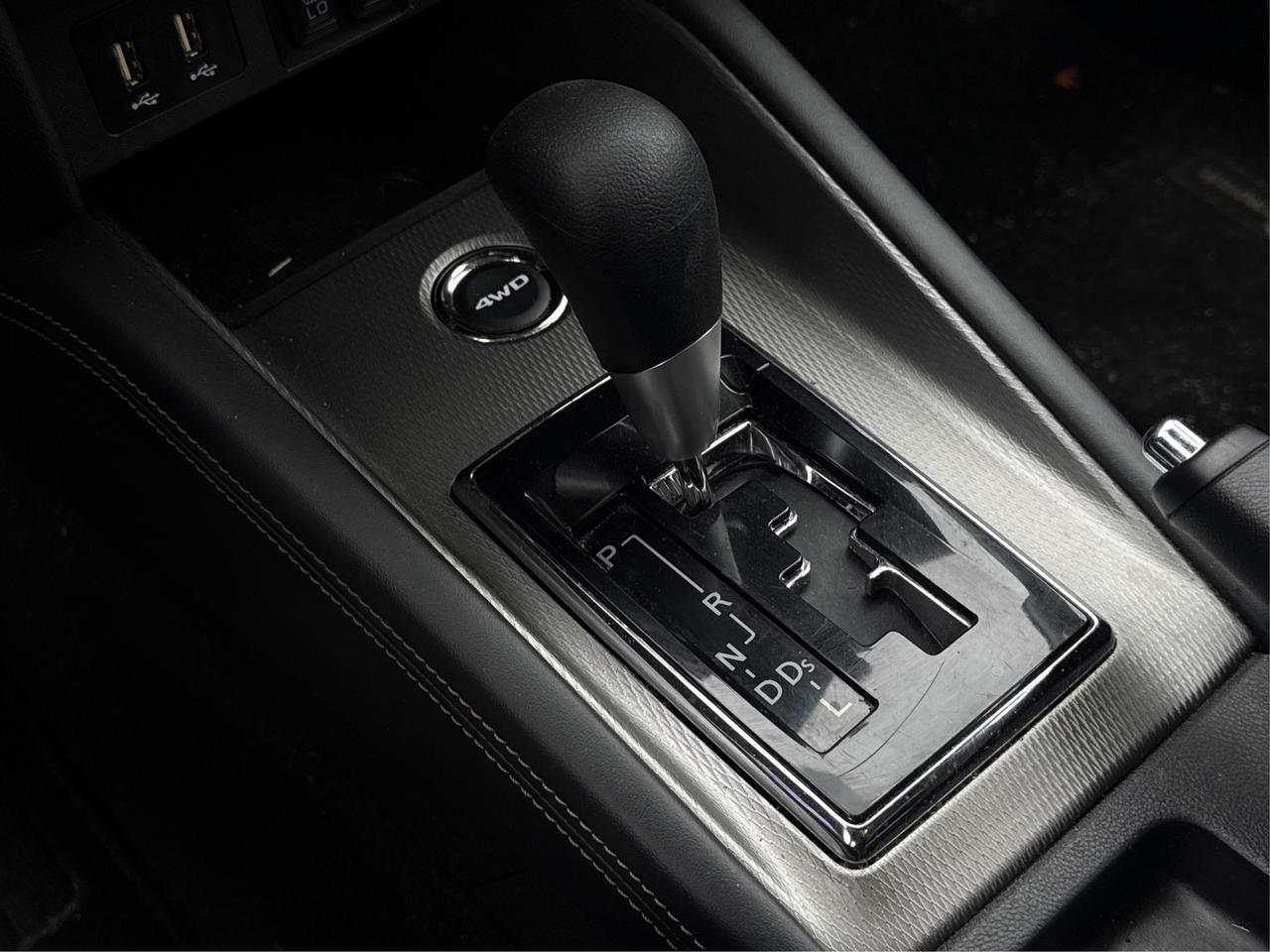 2024 Mitsubishi RVR AWD HEATED SEATS MINT WE FINANCE ALL CREDIT! Photo