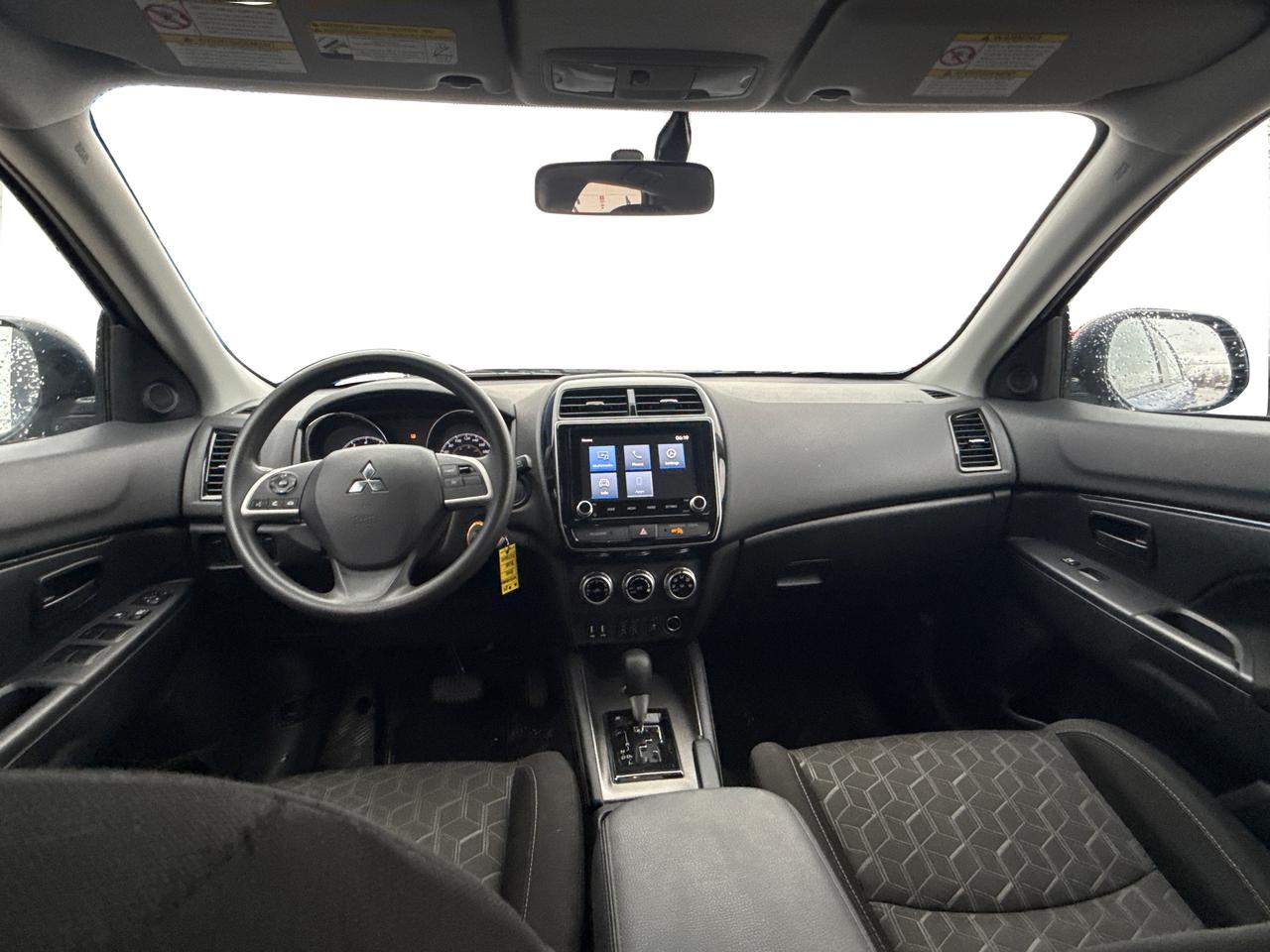 2024 Mitsubishi RVR AWD HEATED SEATS MINT WE FINANCE ALL CREDIT! Photo