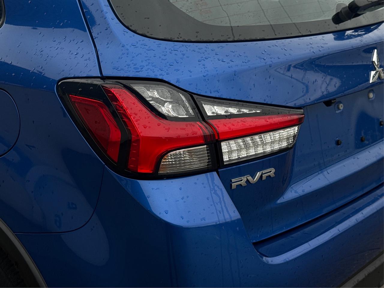 2024 Mitsubishi RVR AWD HEATED SEATS MINT WE FINANCE ALL CREDIT! Photo