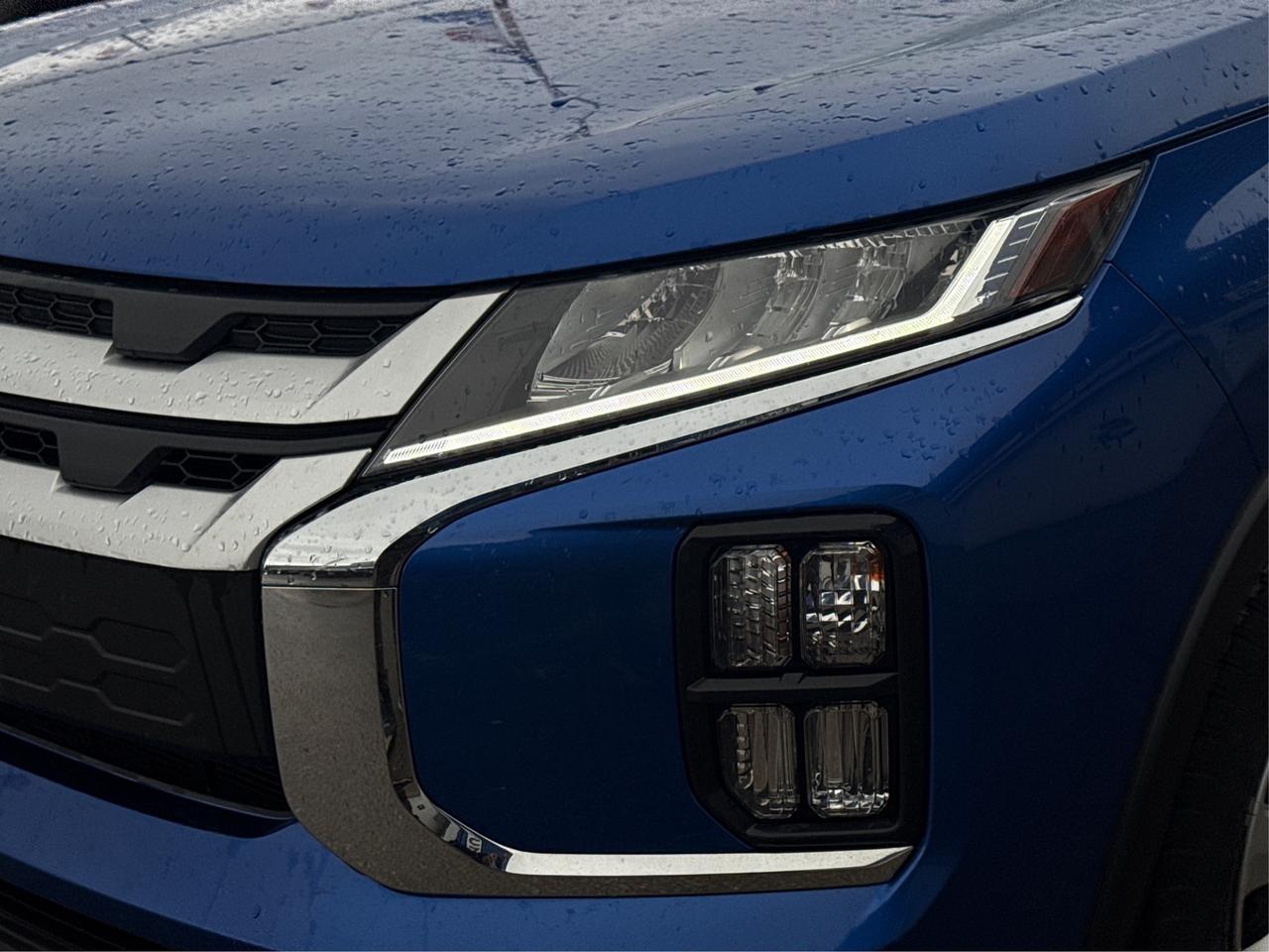 2024 Mitsubishi RVR AWD HEATED SEATS MINT WE FINANCE ALL CREDIT! Photo