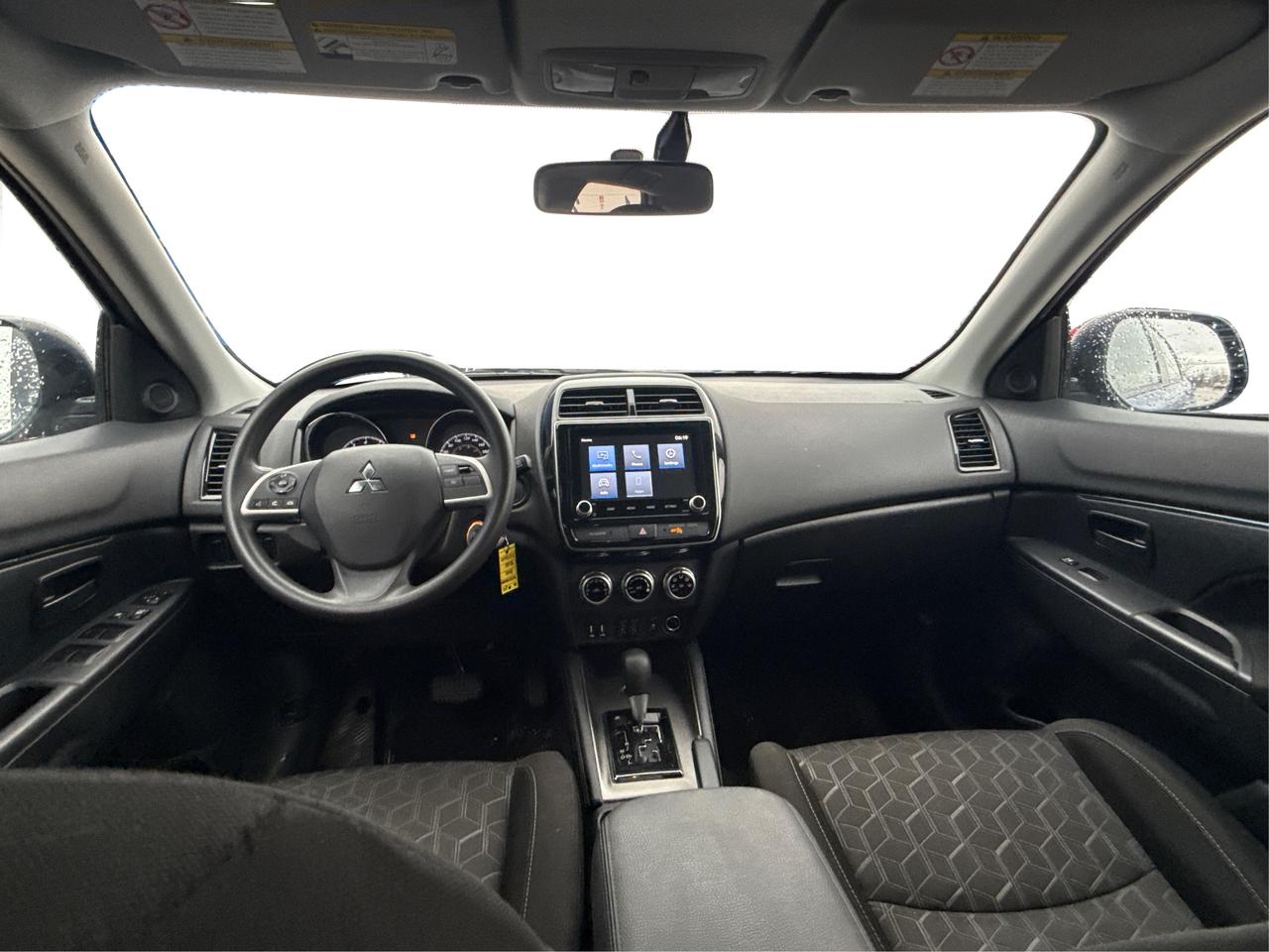 2024 Mitsubishi RVR AWD HEATED SEATS MINT WE FINANCE ALL CREDIT! Photo