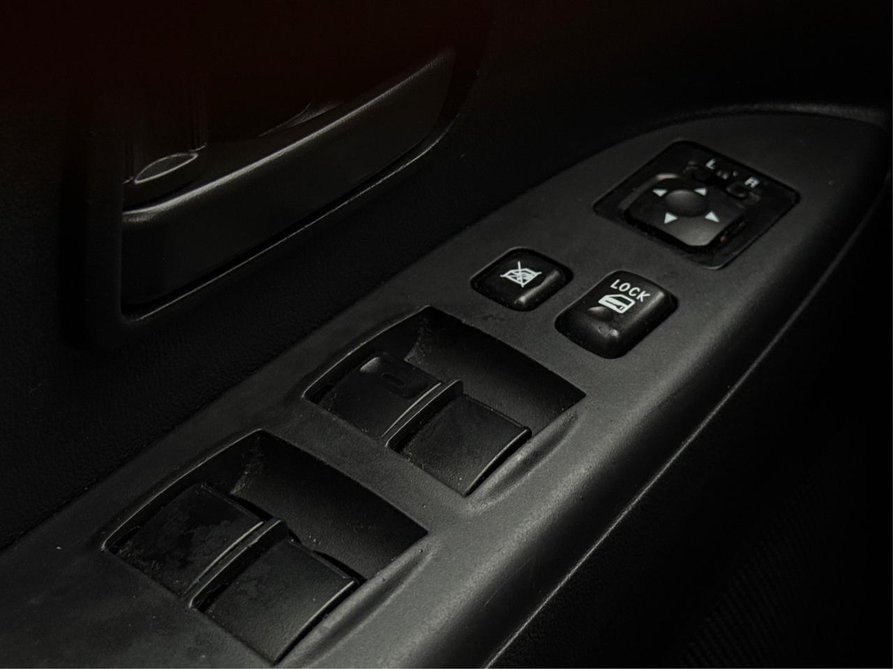 2024 Mitsubishi RVR AWD HEATED SEATS MINT WE FINANCE ALL CREDIT! Photo