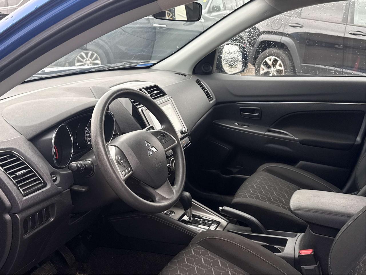 2024 Mitsubishi RVR AWD HEATED SEATS MINT WE FINANCE ALL CREDIT! Photo