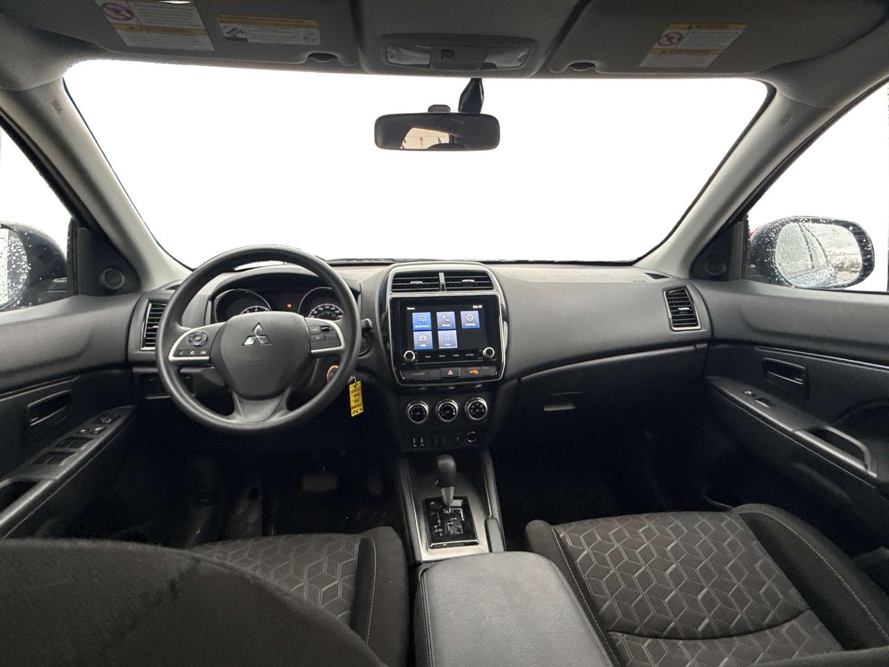 2024 Mitsubishi RVR AWD HEATED SEATS MINT WE FINANCE ALL CREDIT! Photo