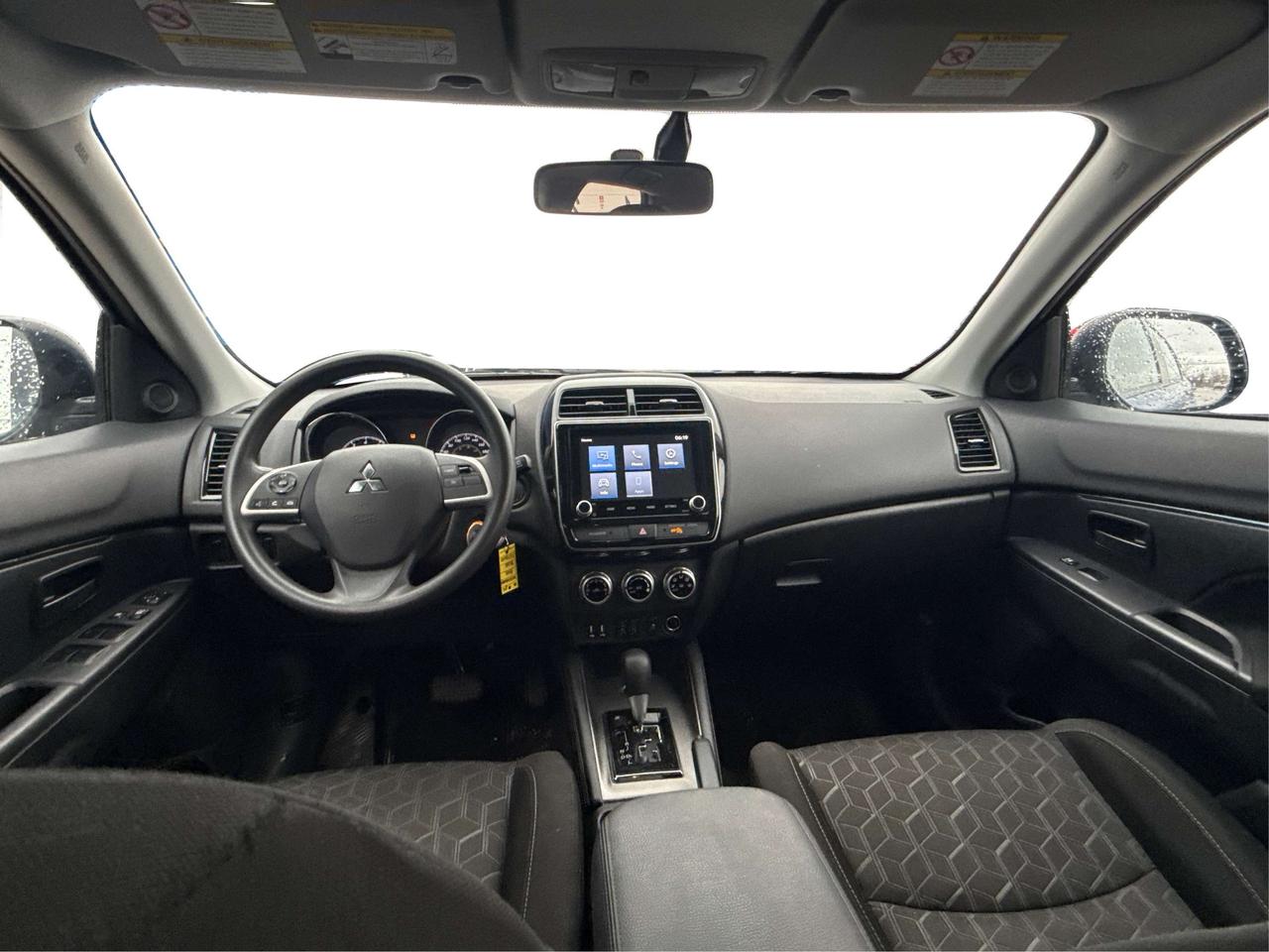 2024 Mitsubishi RVR AWD HEATED SEATS MINT WE FINANCE ALL CREDIT! Photo