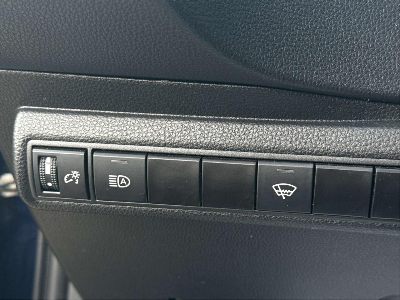 2024 Toyota Corolla LE CLEAN LOW KM MUST SEE WE FINANCE ALL CREDIT! Photo