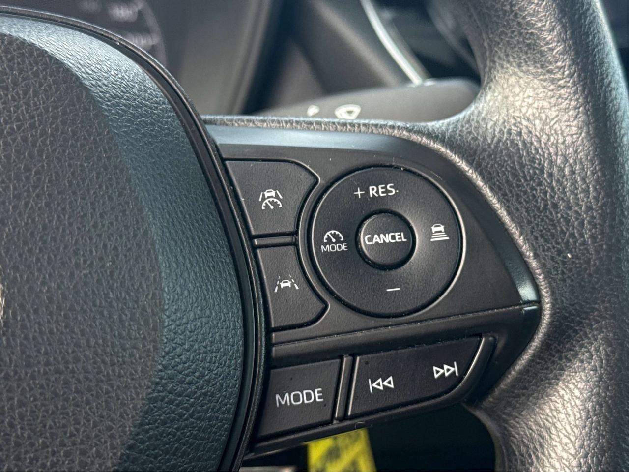 2024 Toyota Corolla LE CLEAN LOW KM MUST SEE WE FINANCE ALL CREDIT! Photo