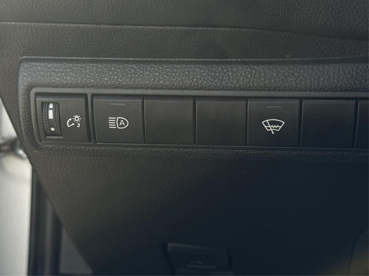 2024 Toyota Corolla LE HEATED SEATS MINT! WE FINANCE ALL CREDIT! Photo