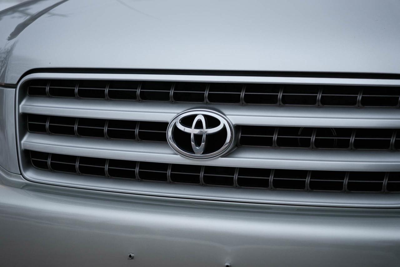 2003 Toyota Highlander Limited V6 4WD   Low Mileage Photo