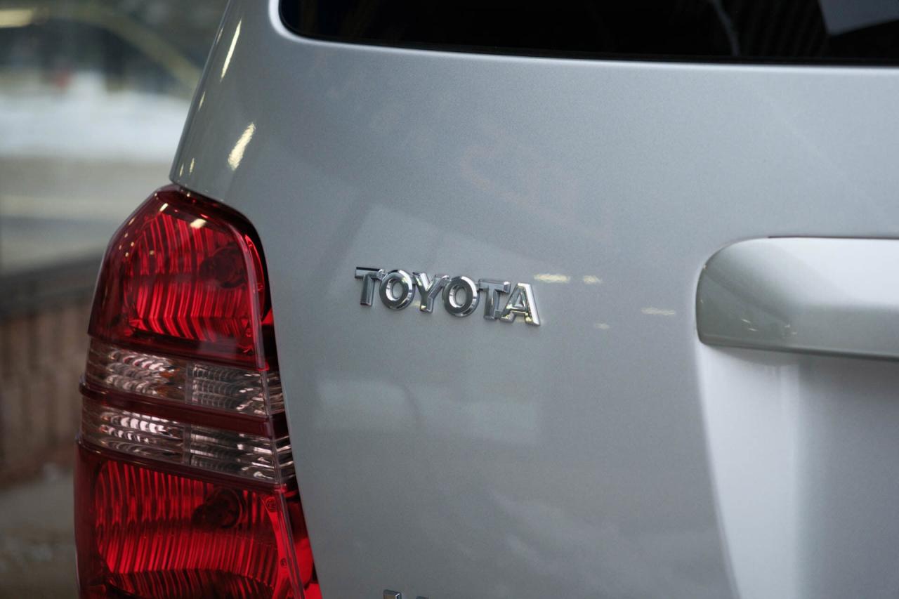 2003 Toyota Highlander Limited V6 4WD   Low Mileage Photo