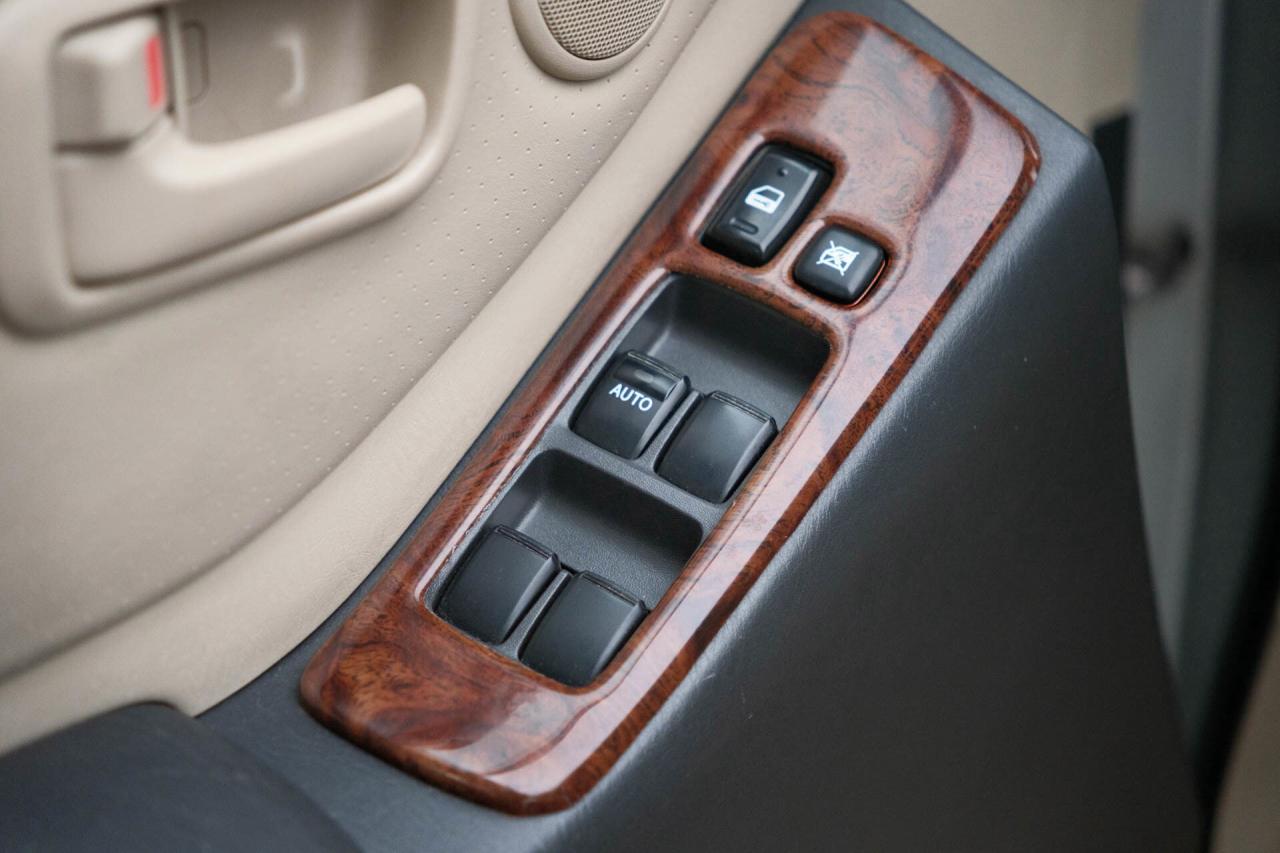 2003 Toyota Highlander Limited V6 4WD   Low Mileage Photo