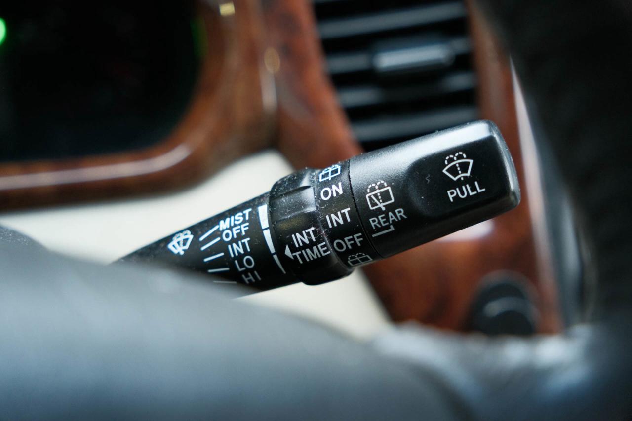 2003 Toyota Highlander Limited V6 4WD   Low Mileage Photo