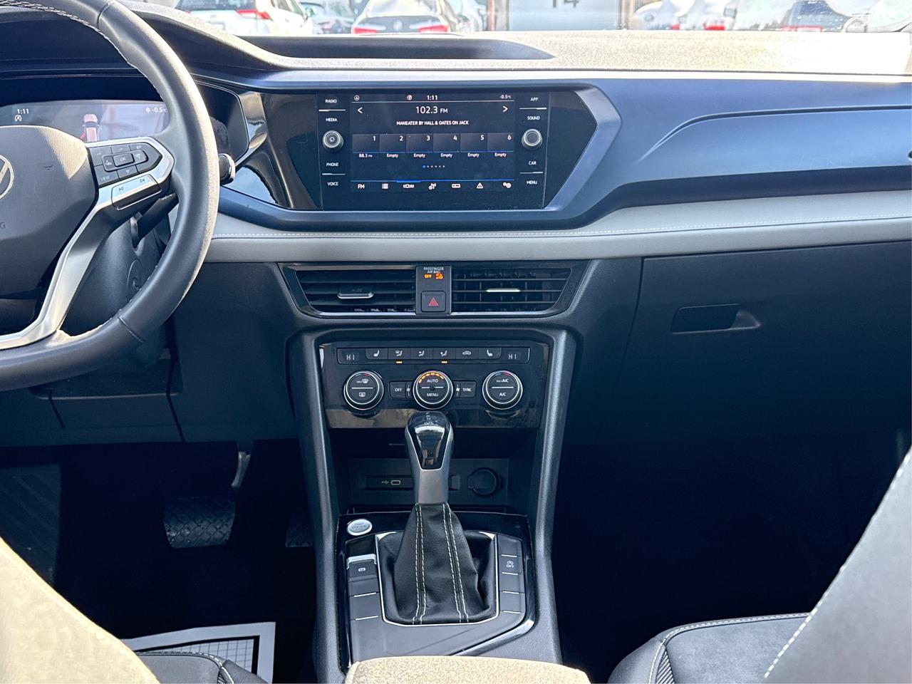 2024 Volkswagen Taos HEATED SEATS REMOTE START WE FINANCE ALL CREDIT Photo