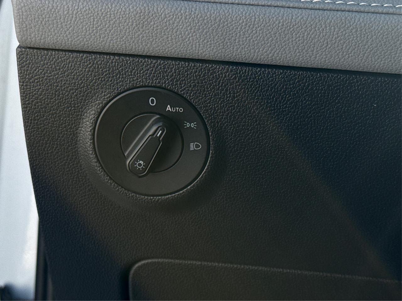 2024 Volkswagen Taos HEATED SEATS REMOTE START WE FINANCE ALL CREDIT Photo