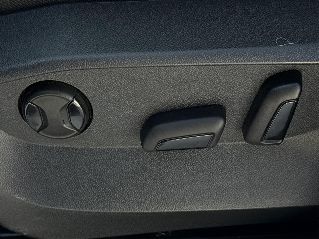 2024 Volkswagen Taos HEATED SEATS REMOTE START WE FINANCE ALL CREDIT Photo