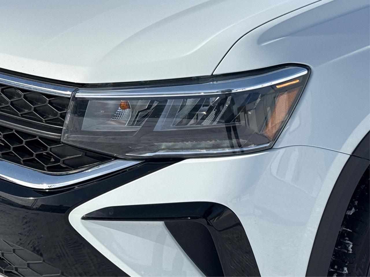 2024 Volkswagen Taos HEATED SEATS REMOTE START WE FINANCE ALL CREDIT Photo