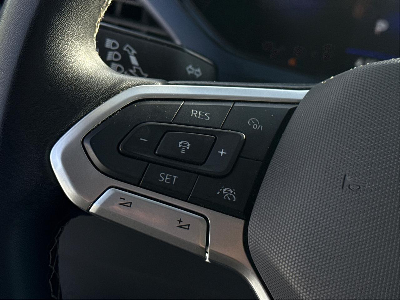 2024 Volkswagen Taos HEATED SEATS REMOTE START WE FINANCE ALL CREDIT Photo