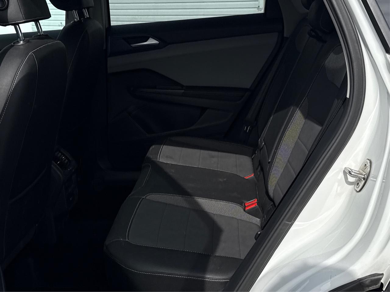 2024 Volkswagen Taos POWER & HEATED SEATS LOW KMS WE FINANCE ALL CREDIT Photo