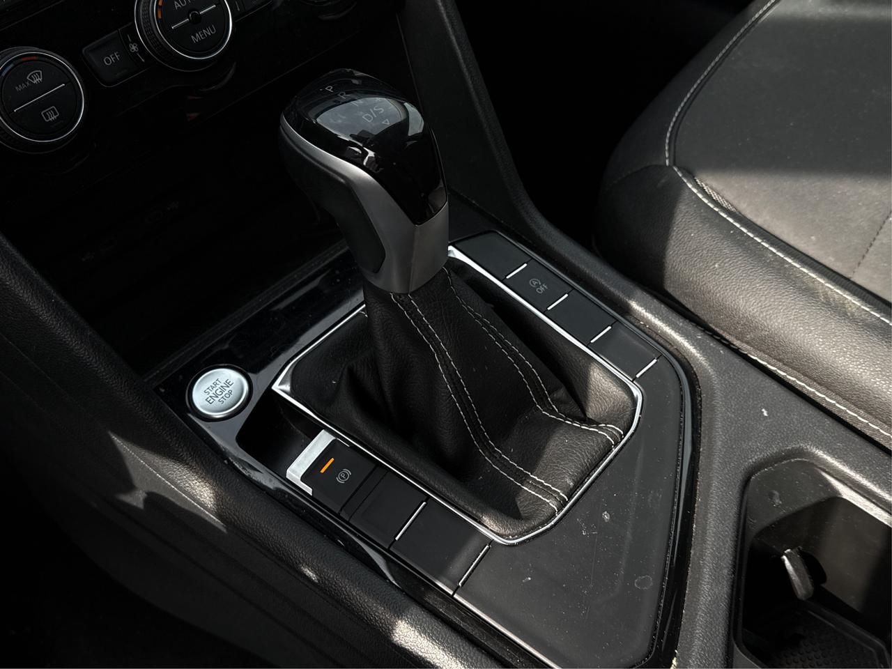 2024 Volkswagen Taos POWER & HEATED SEATS LOW KMS WE FINANCE ALL CREDIT Photo